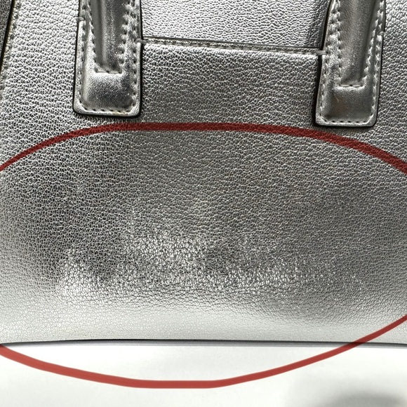 Michael Kors Avril Silver Leather
Satchel. Preloved/preowned. - Picture 8 of 10